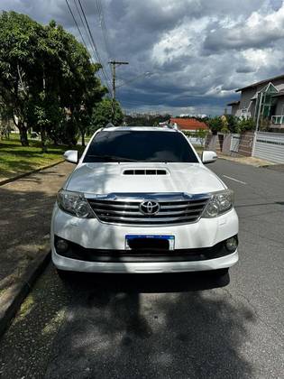 TOYOTA HILUX SW4 3.0 SRV 4X4 7 LUGARES 16V TURBO INTERCOOLER DIESEL 4P AUTOMÁTICO
